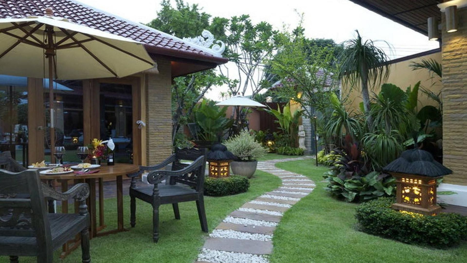 Exclusive Balinese Pool In วิลล่า