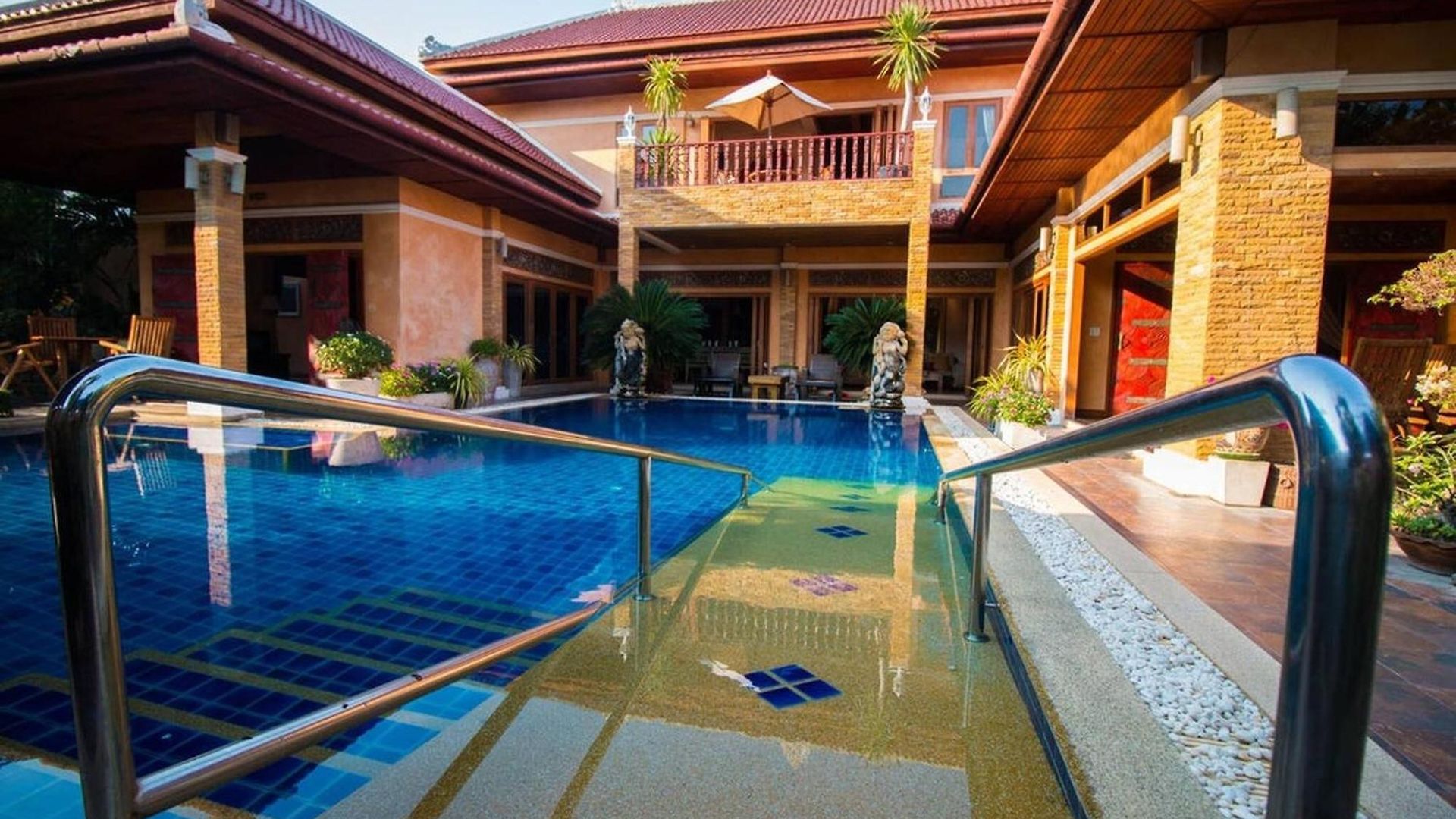 Exclusive Balinese Pool In วิลล่า