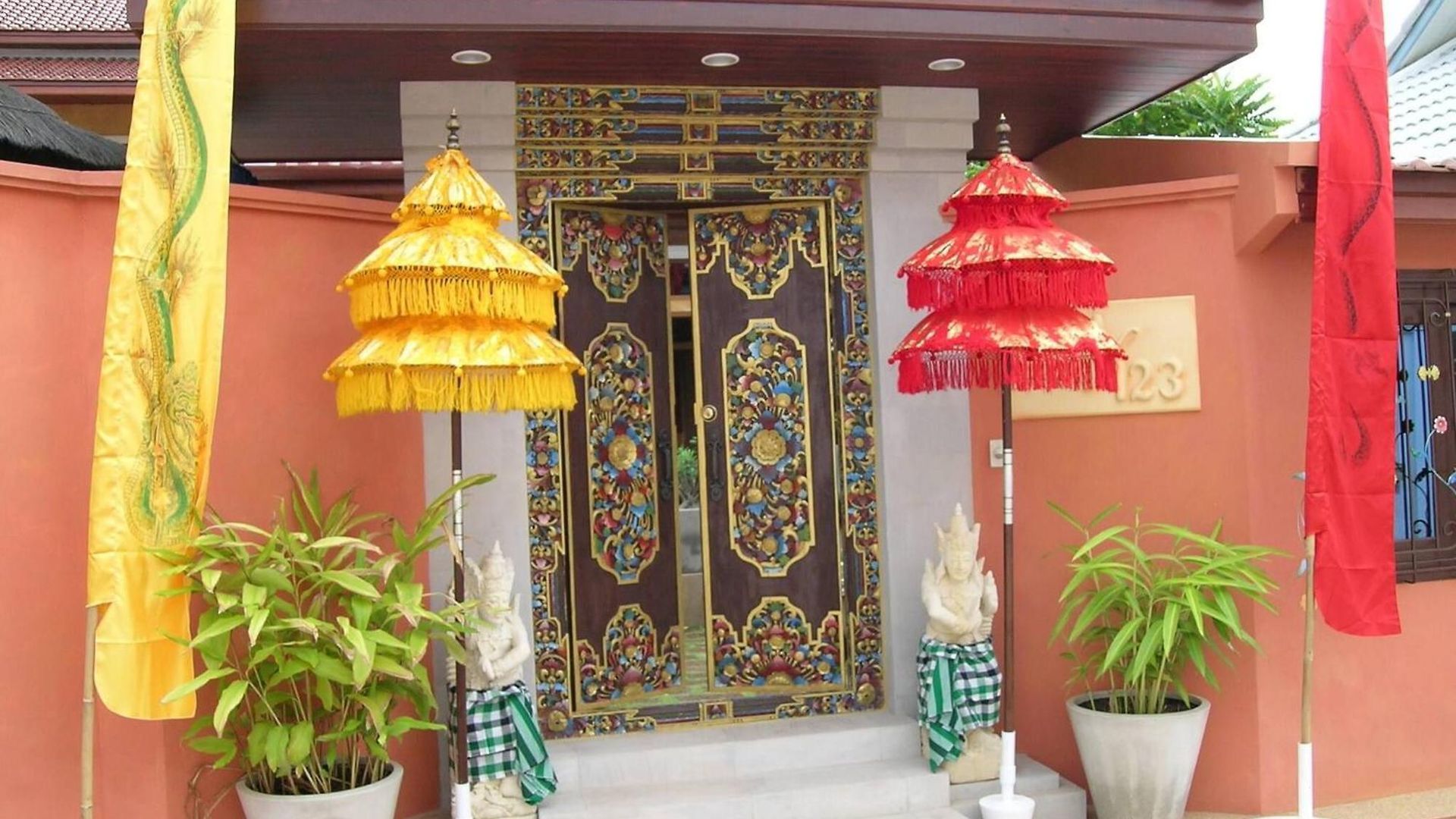 Exclusive Balinese Pool In