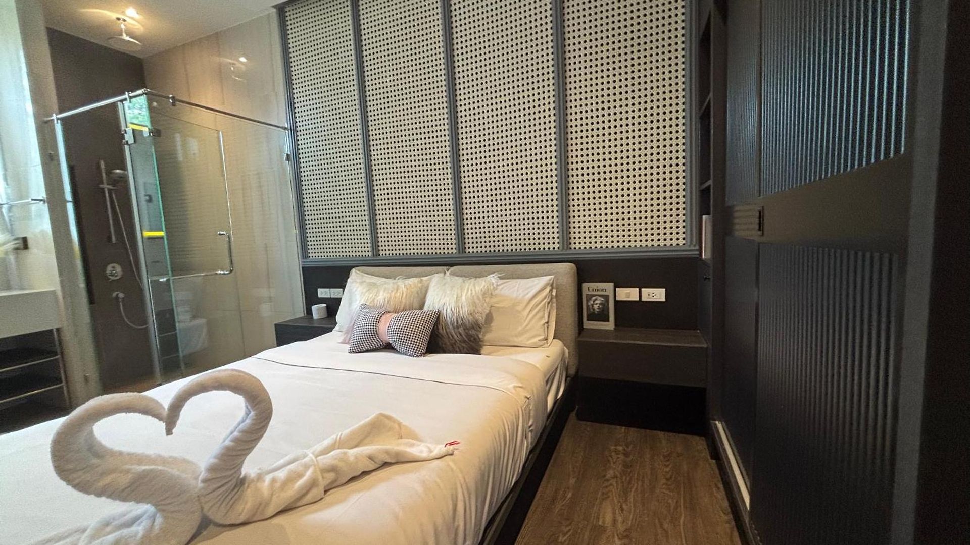 Center Pool Villa&near Walking Street Villa Pattaya