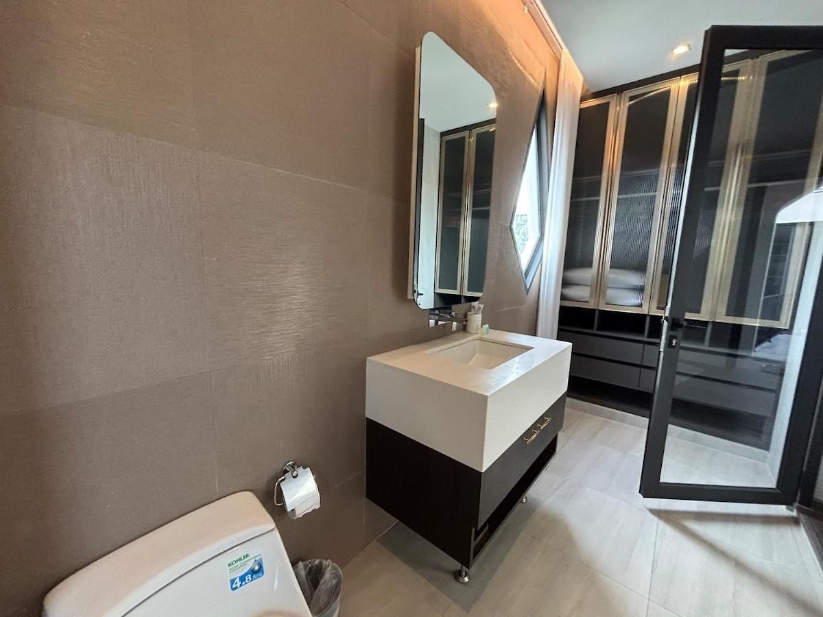 วิลล่า Inara In The Center Of Pattaya-4 Bedrooms 5 Bathrooms-billiards Table And Swimming Pool For A Relaxing