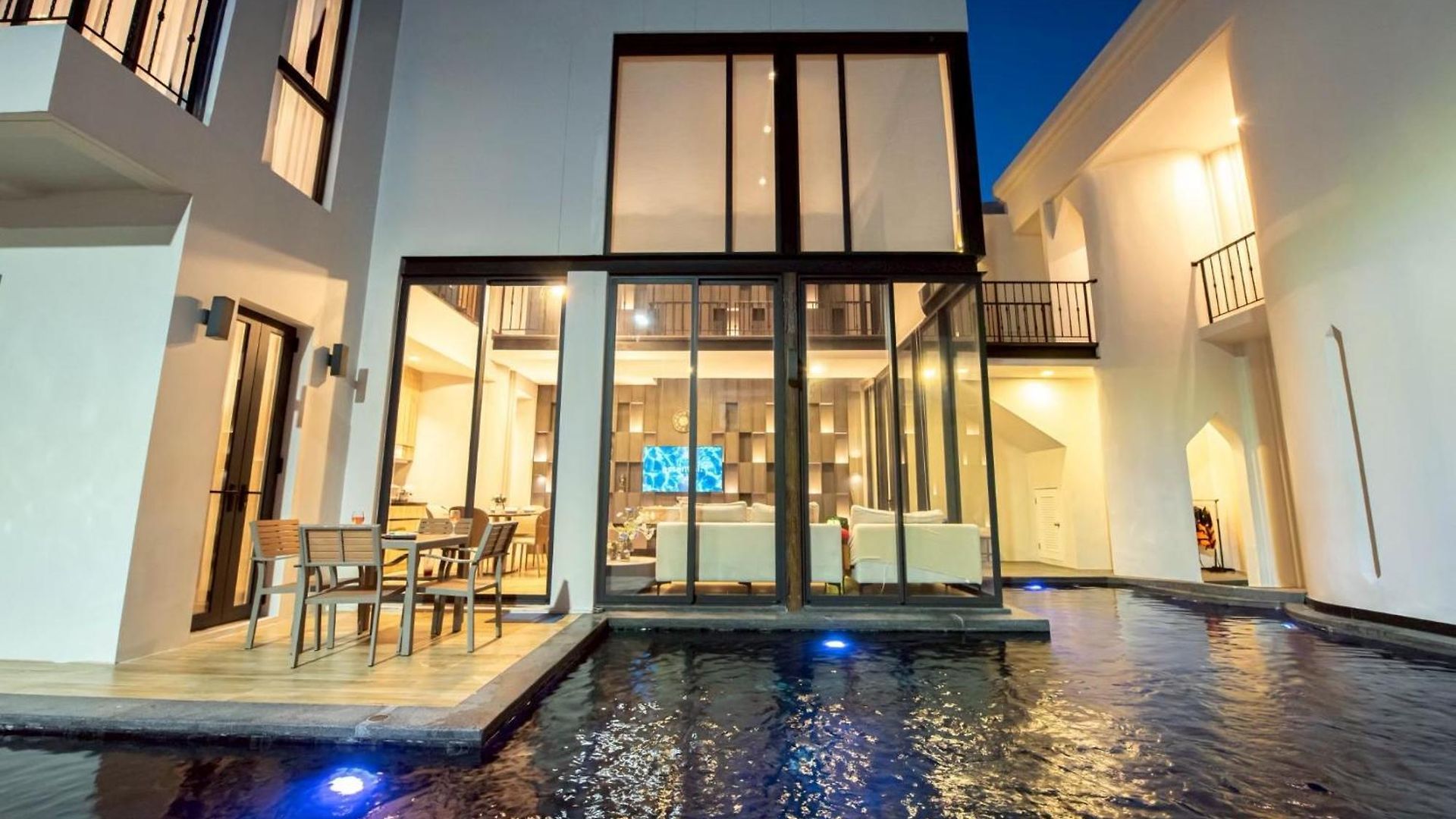 Maya Pool Inara วิลล่า Pattaya