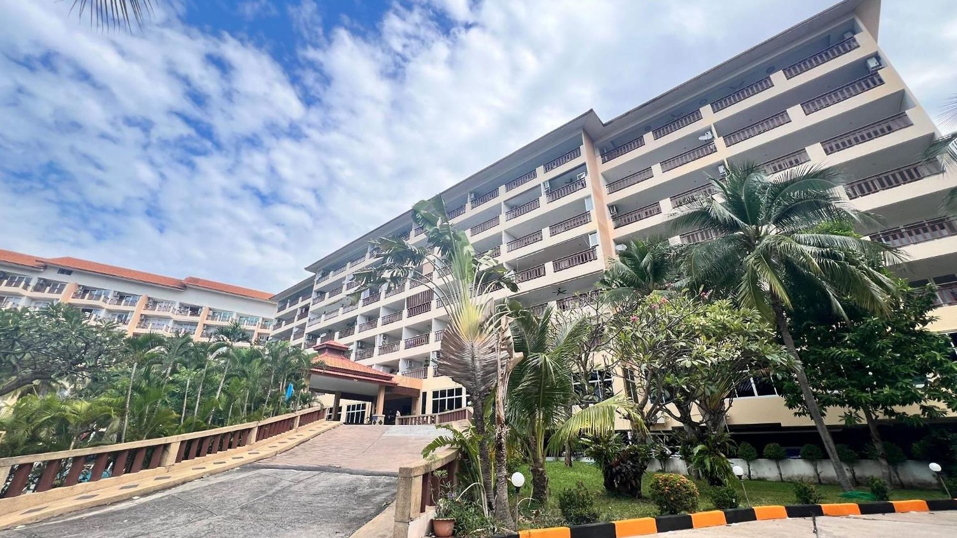 วันหยุดที่บ้าน Spacious 2br - 3 Balconies Views Pattaya
