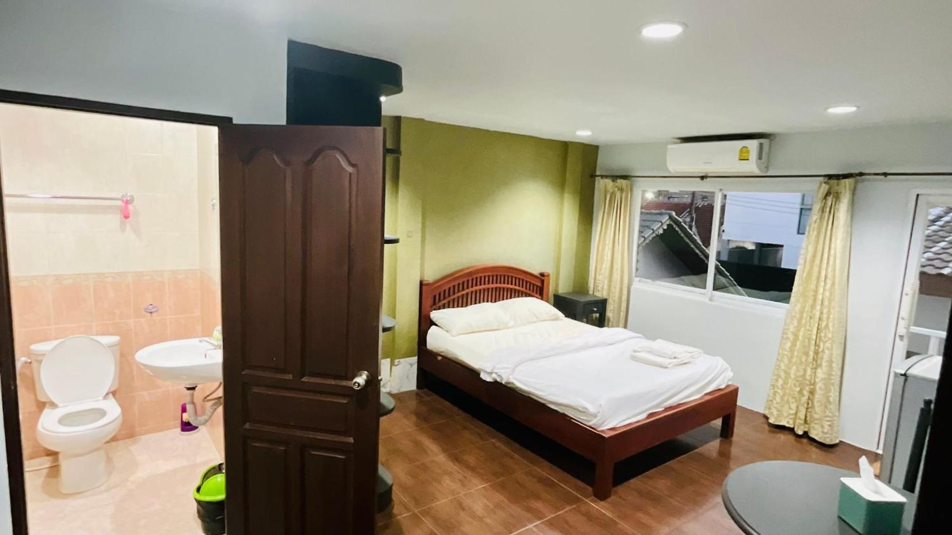 Farang House อพาร์ตโฮเทล