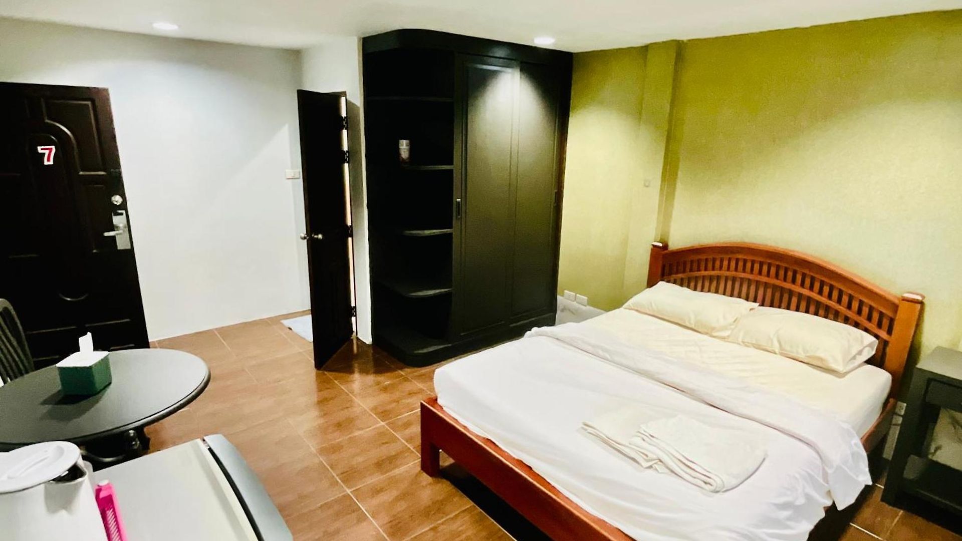 Farang House อพาร์ตโฮเทล Pattaya