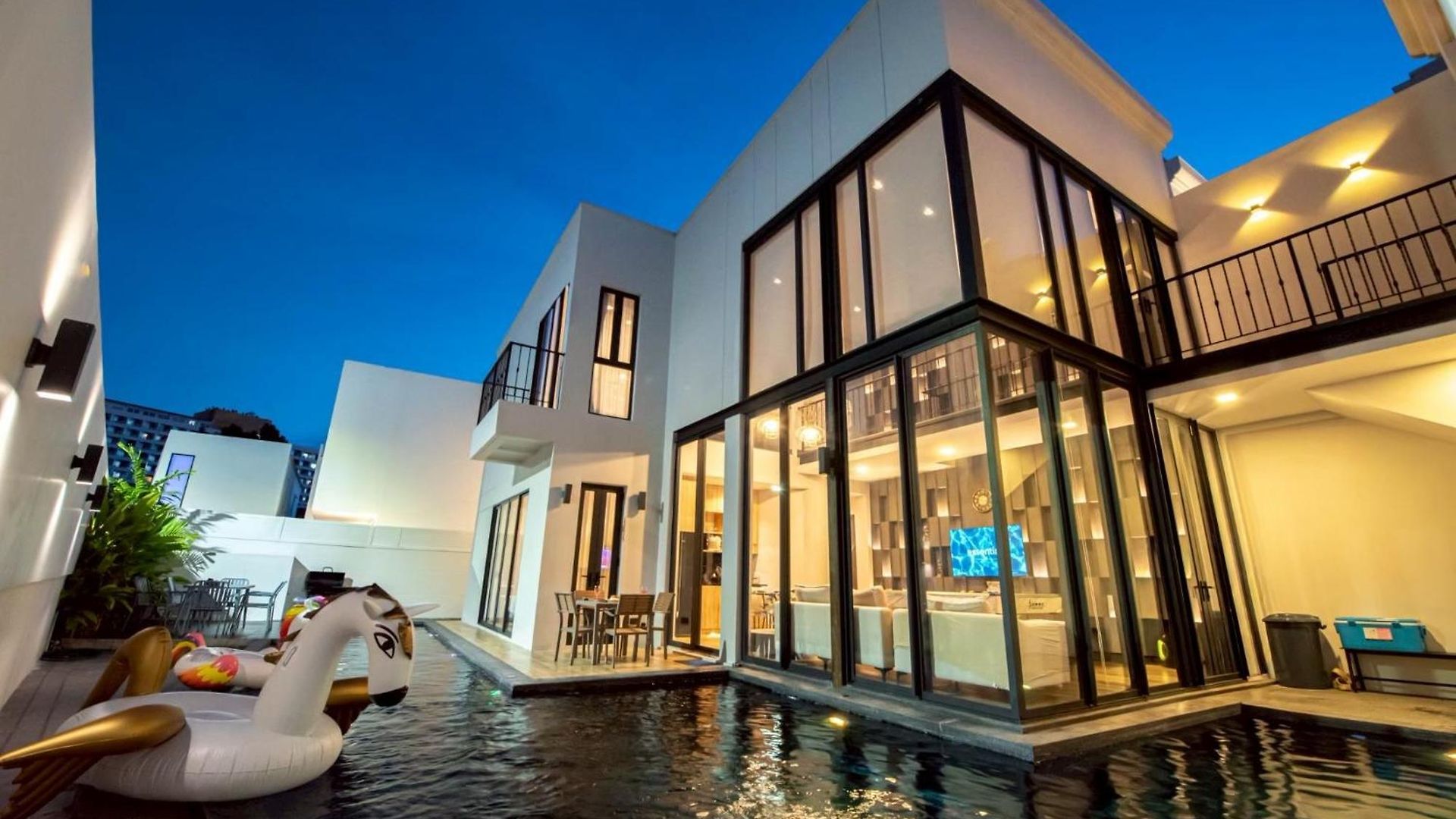 Maya Pool Inara วิลล่า Pattaya