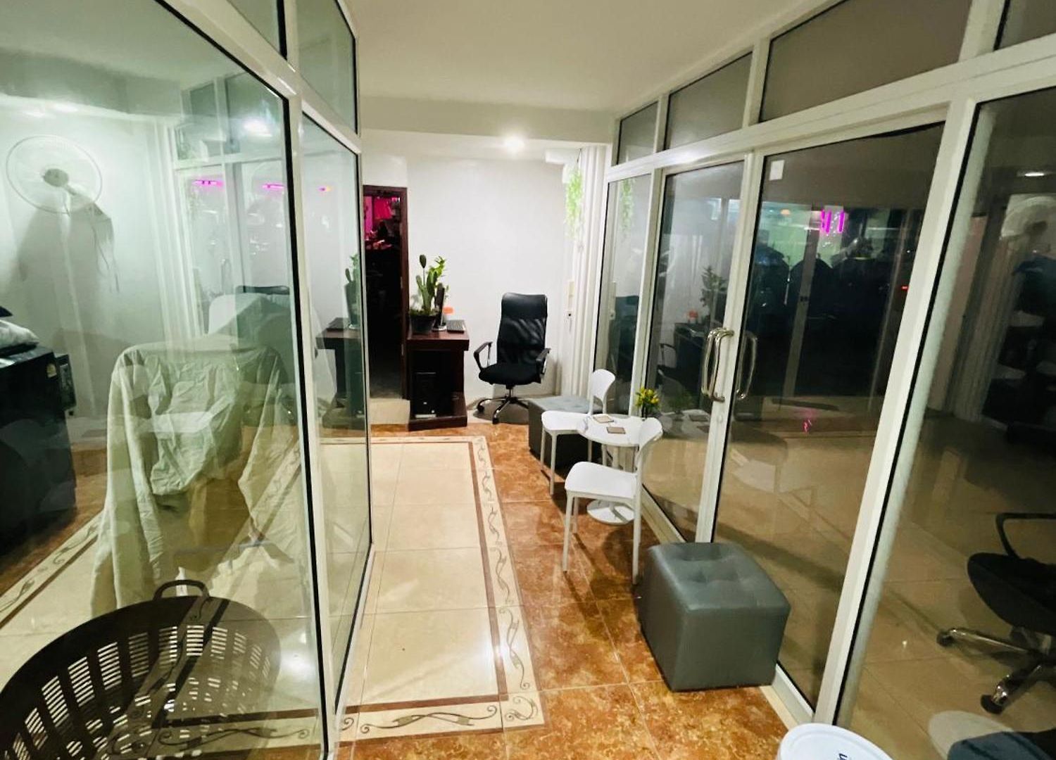 Farang House อพาร์ตโฮเทล 3*