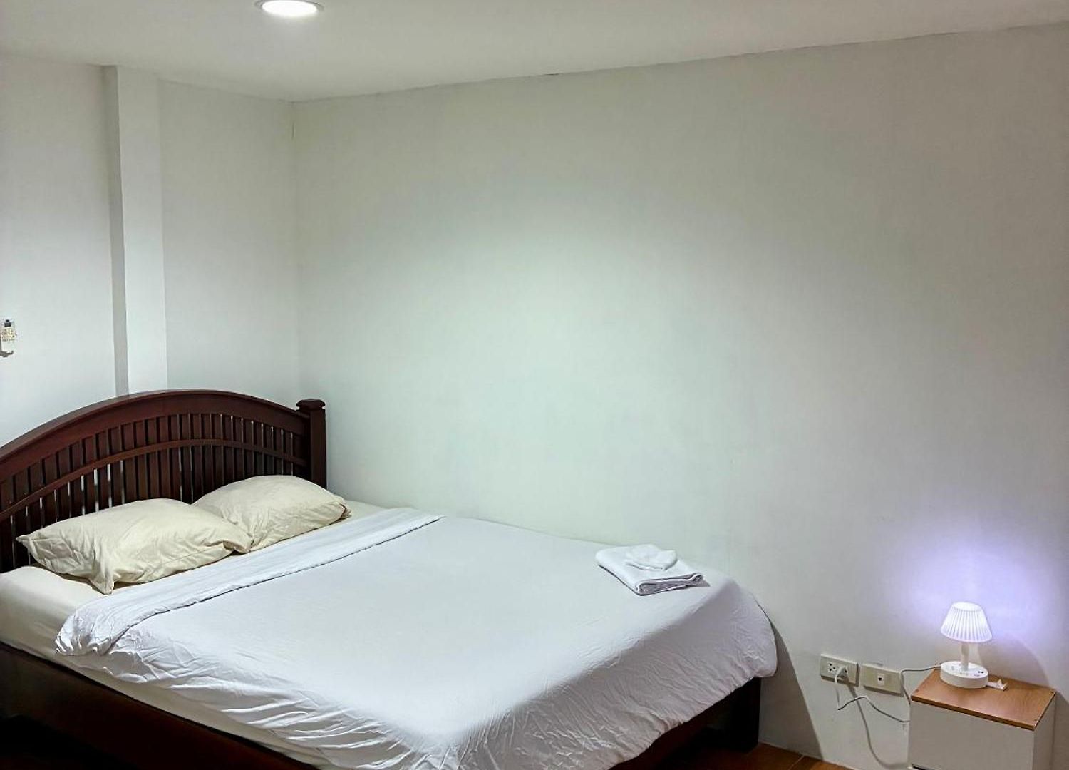 อพาร์ตโฮเทล Farang House Pattaya