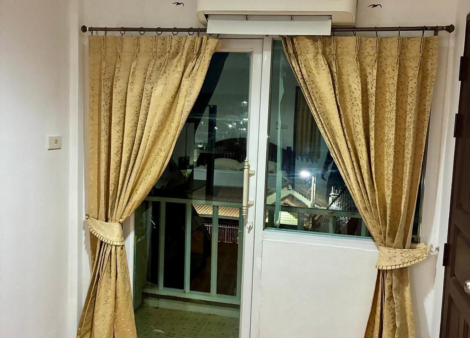 Farang House อพาร์ตโฮเทล