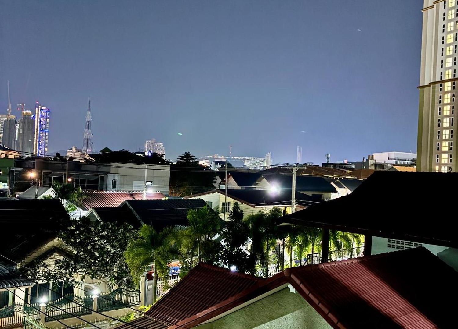 Farang House อพาร์ตโฮเทล