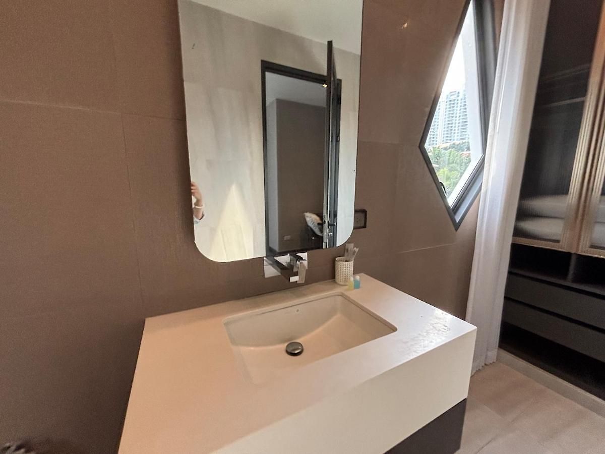 Inara In The Center Of Pattaya-4 Bedrooms 5 Bathrooms-billiards Table And Swimming Pool For A Relaxing