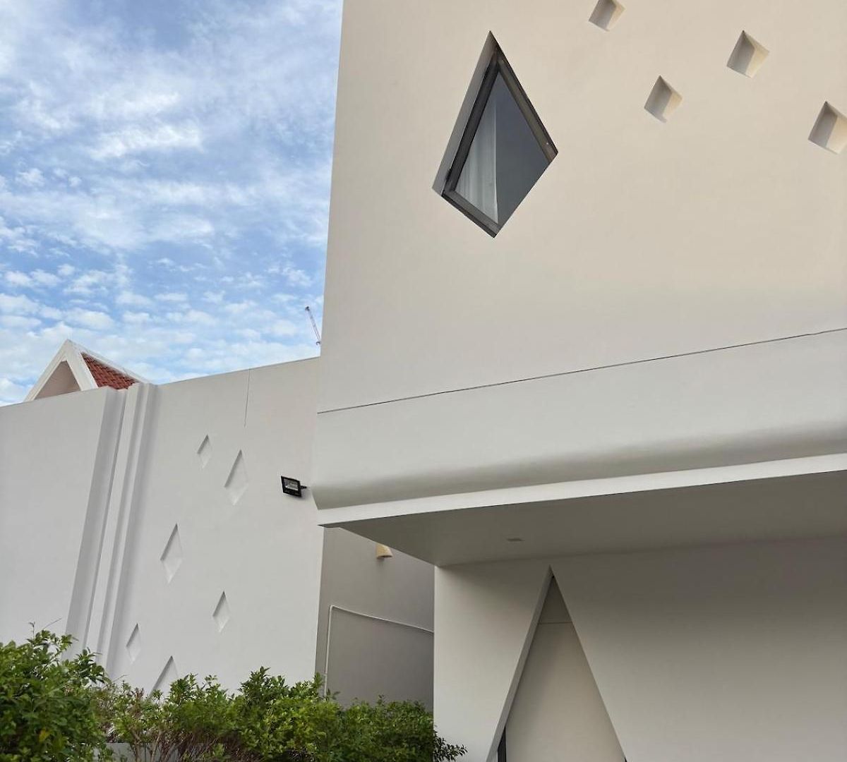 Inara In The Center Of Pattaya-4 Bedrooms 5 Bathrooms-billiards Table And Swimming Pool For A Relaxing วิลล่า Pattaya