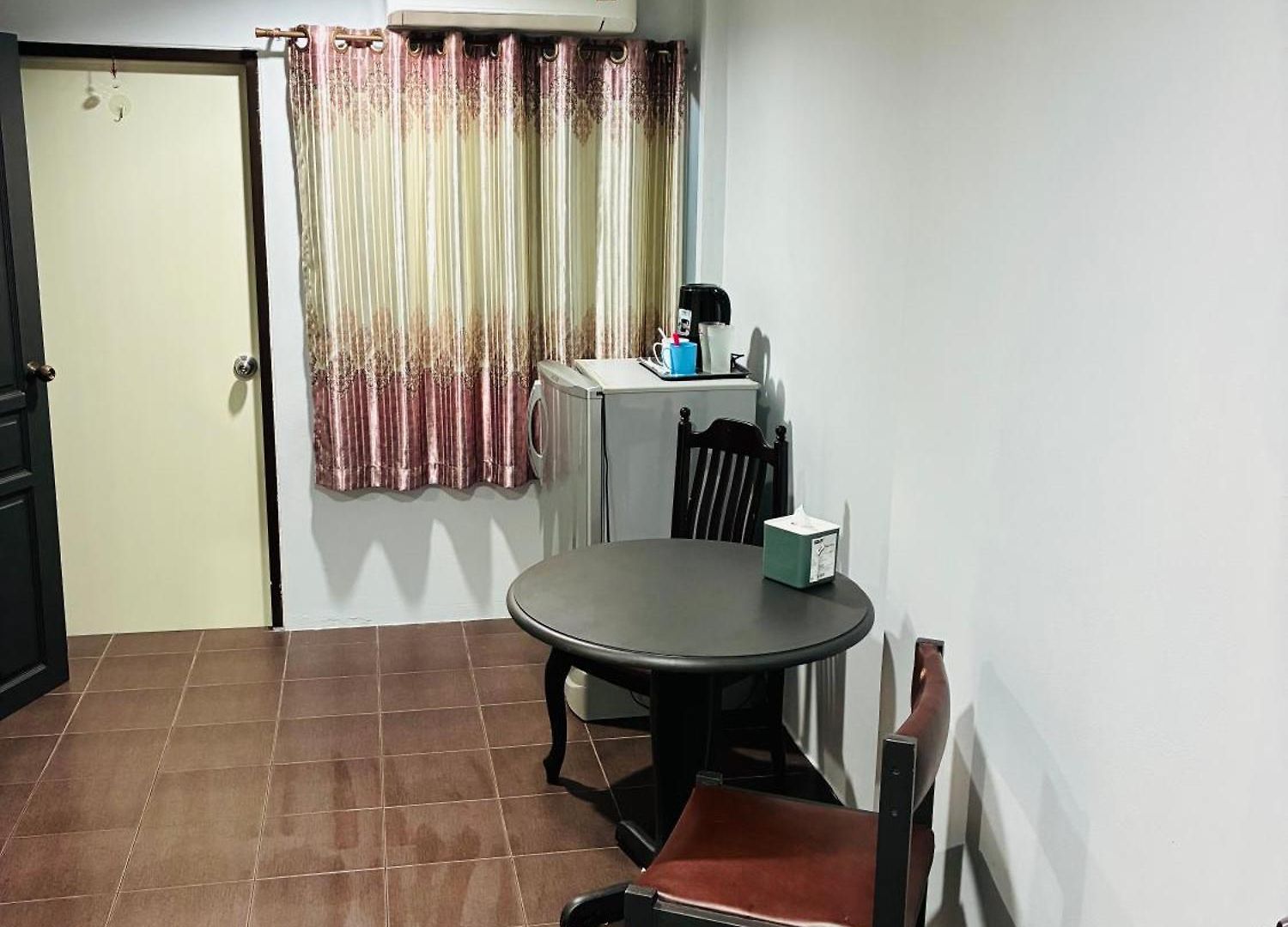 Farang House อพาร์ตโฮเทล