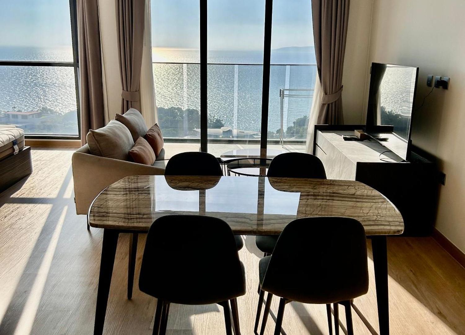 High End Large Sea View *
