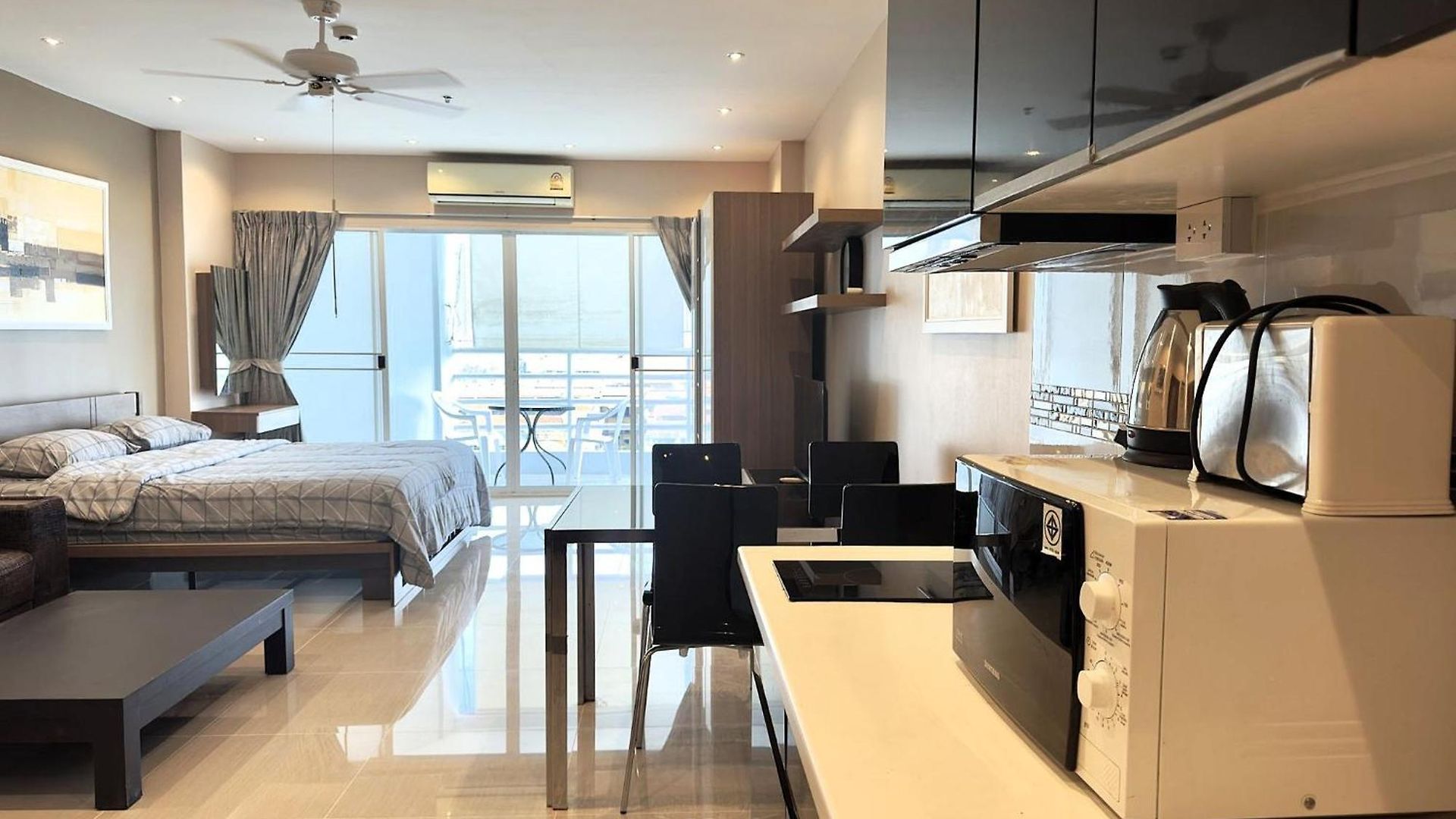 Sea View With Large Balcony At View Talay 5d Pattaya
