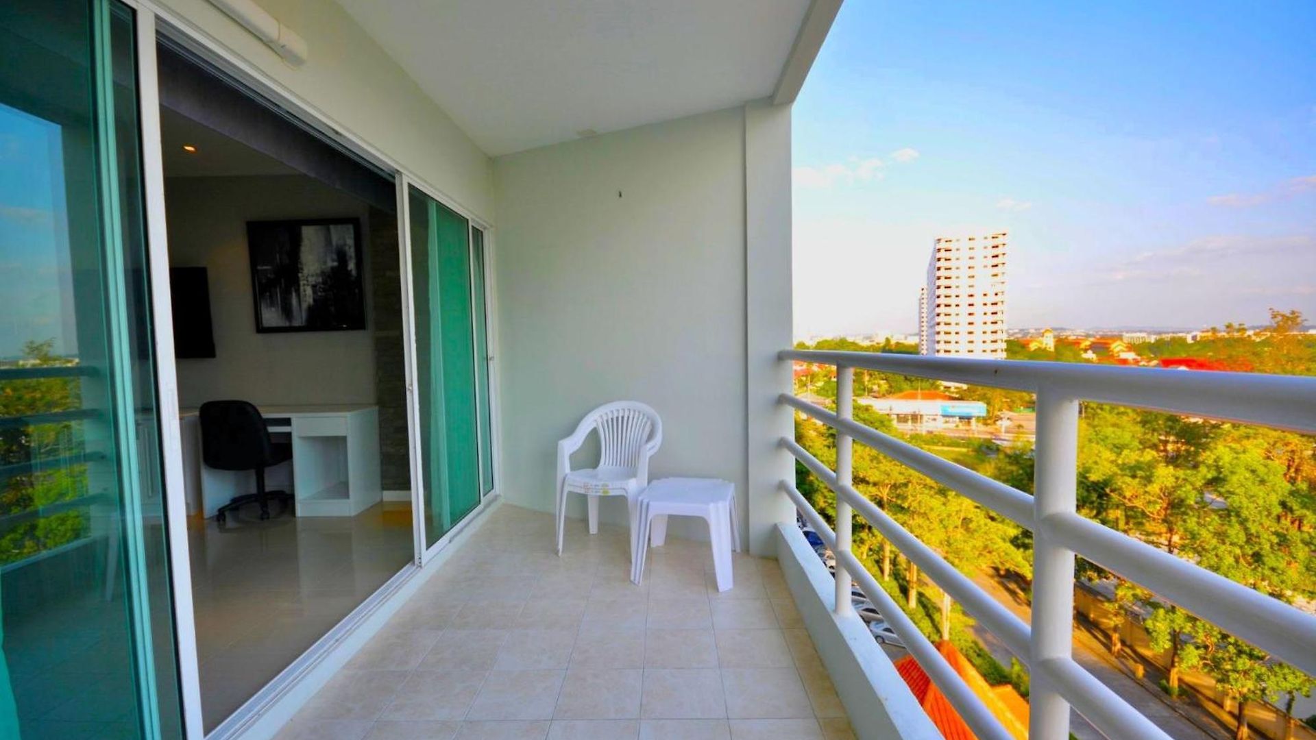 อพาร์ทเม้น Sea View At View Talay 5d With Large Balcony Pattaya