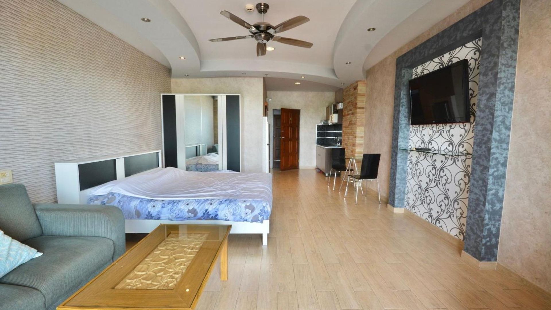 Sea-view With Large Balcony - Bright And Spacious *