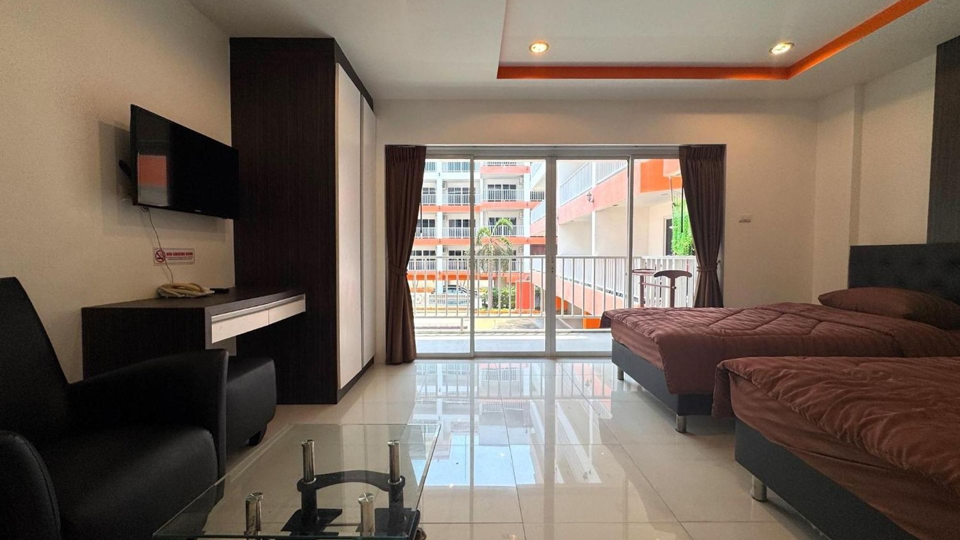 อพาร์ทเม้น Comfortable Pool-view With Balcony - Pratumnak, *