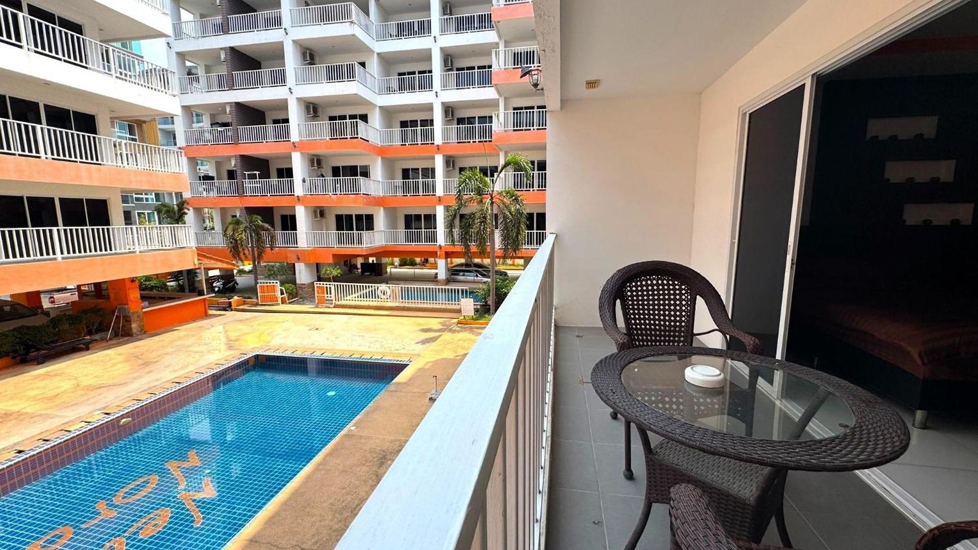 Pool-view With Balcony - New Nordic Vip 4, Pratumnak อพาร์ทเม้น Pattaya
