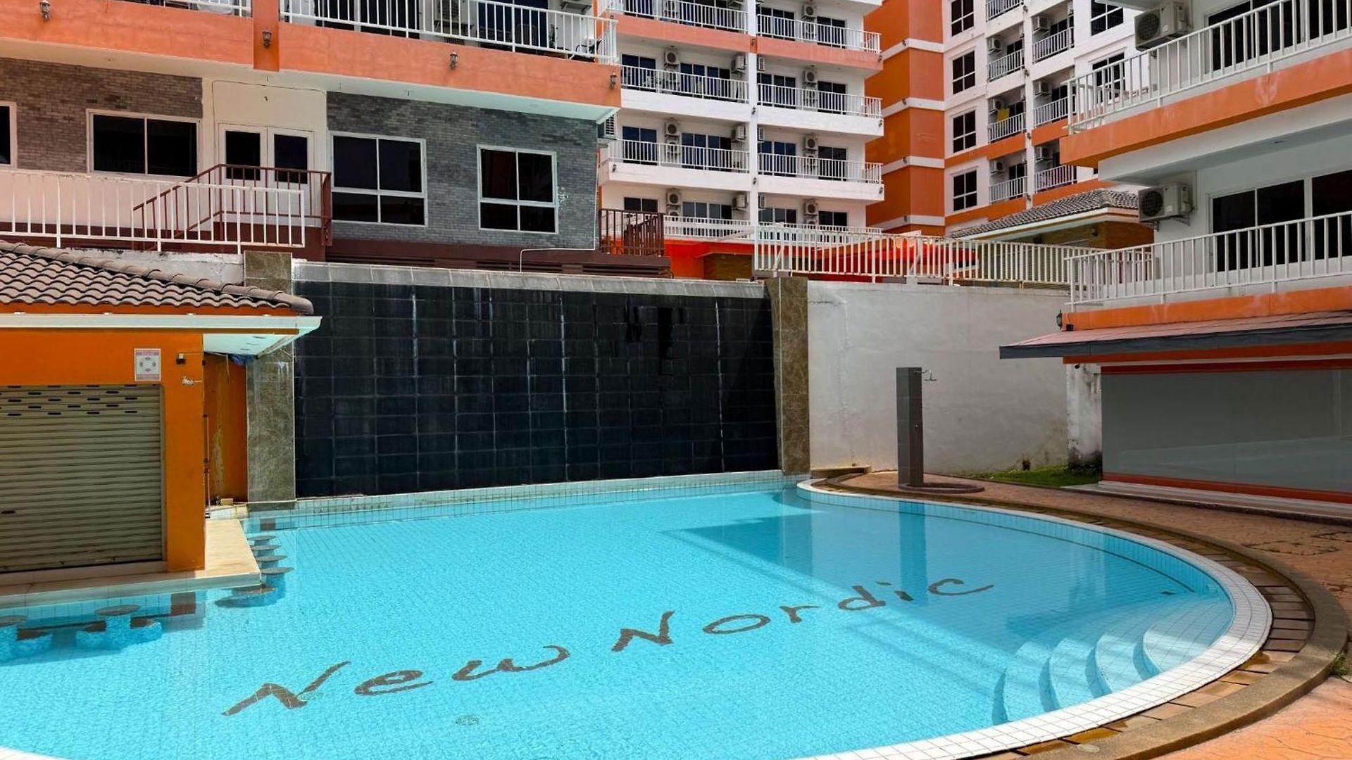Modern With Balcony And Pool - Pratumnak Hill * Pattaya
