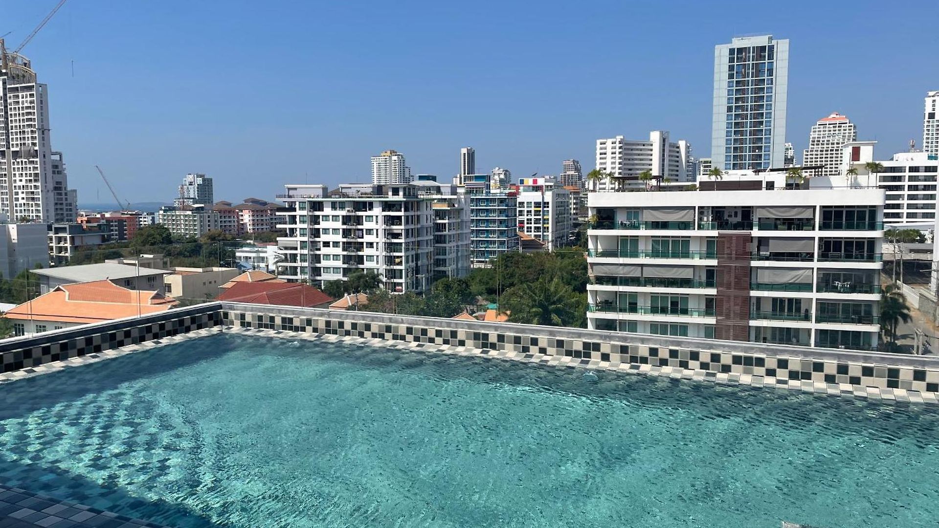 Cozy With Swimming Pool, Gym, Sauna, Great Location, Near Beach, Easy Transport - Guest Friendly * Pattaya