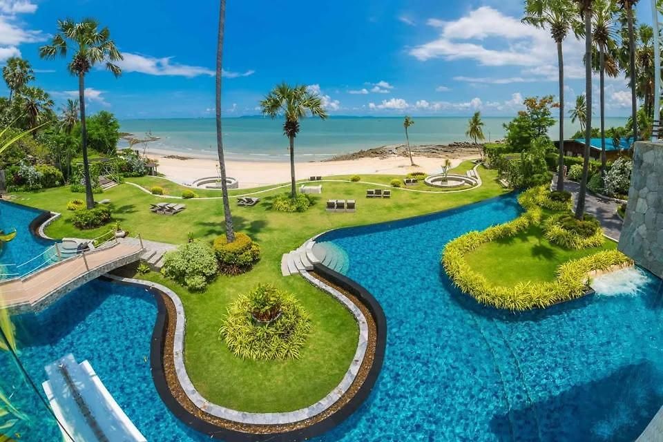 The Palm Wongamat 2br Beachfront 34th Floor Panoramic Sea View อพาร์ทเม้น
