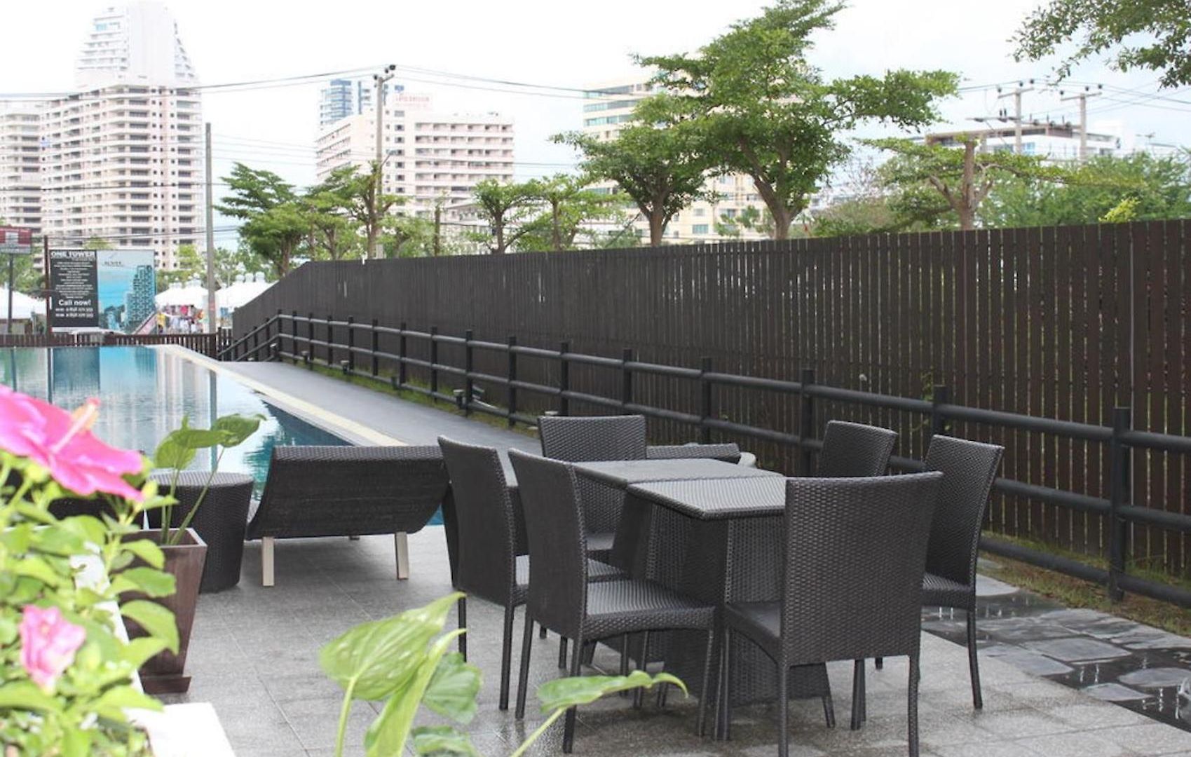 The Ocean Pearl - Steps Waterpark & Market Apartment Pattaya
