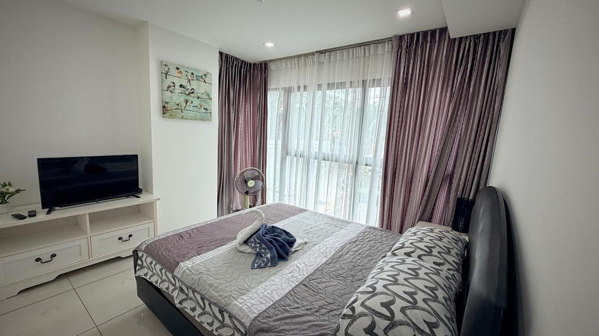 Cozy 2br Rooftop Swimming Pool Pratumnak Pattaya