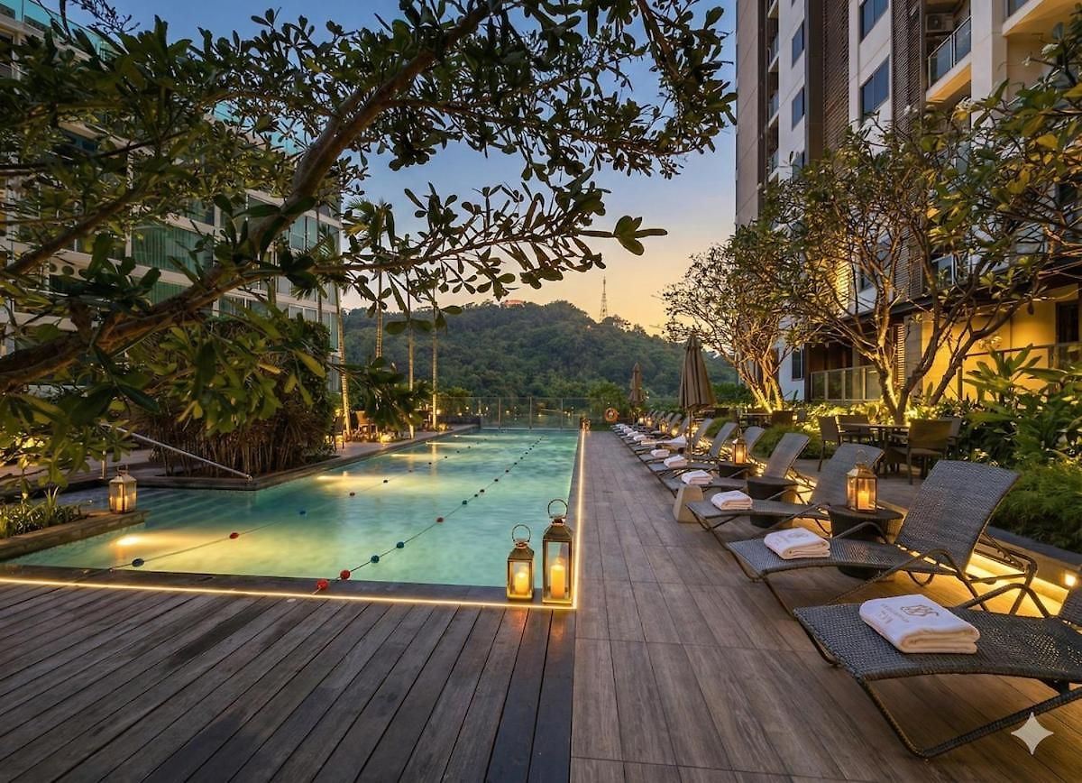Unixx South - High Floor Sea View 2 Bedrooms Pattaya