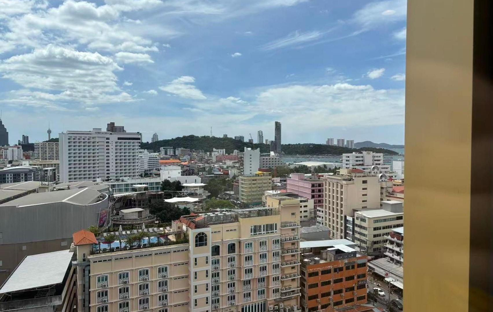 อพาร์ทเม้น Edge Pattaya中心公寓 无边泳池 地标景观 海景房 *