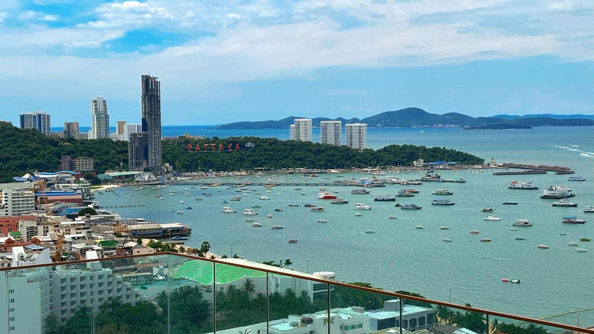 Edge Pattaya中心公寓 无边泳池 地标景观 海景房 อพาร์ทเม้น