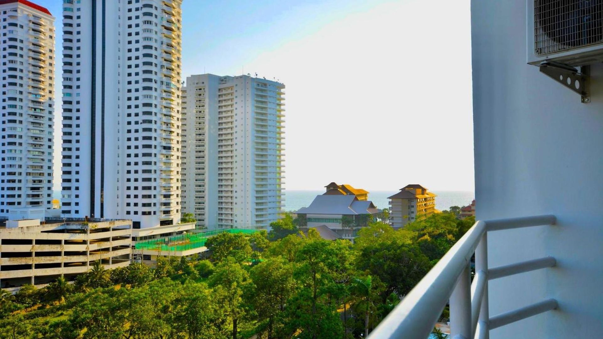 อพาร์ทเม้น Sea View At View Talay 5d With Large Balcony