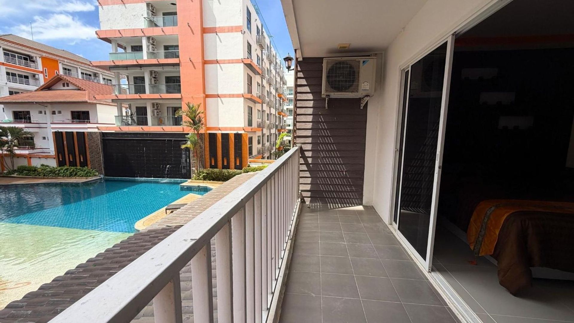 Pool-view With Balcony - Nordic Vip 3, Pratumnak Apartment Pattaya