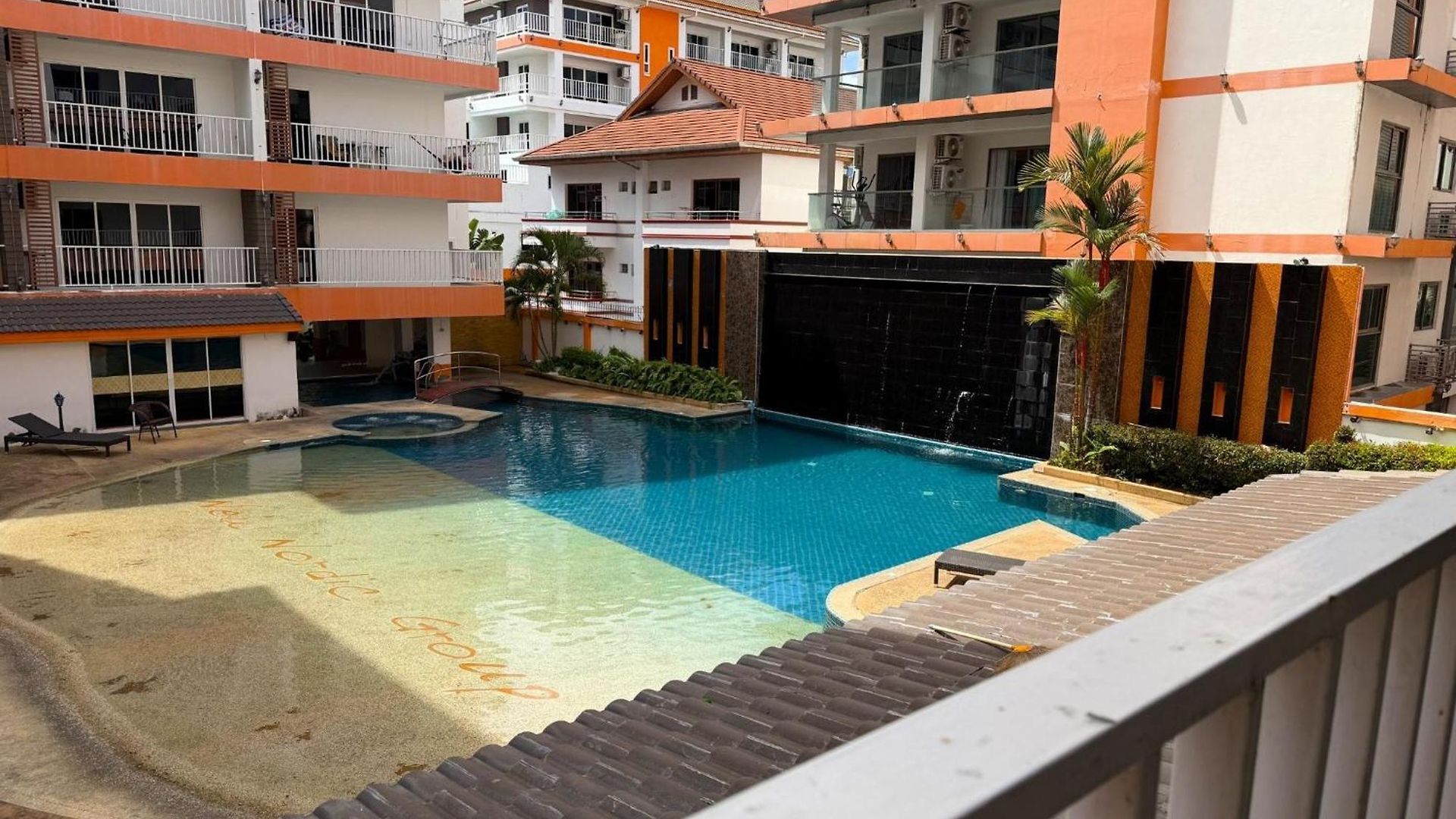 Pool-view With Balcony - Nordic Vip 3, Pratumnak Apartment *