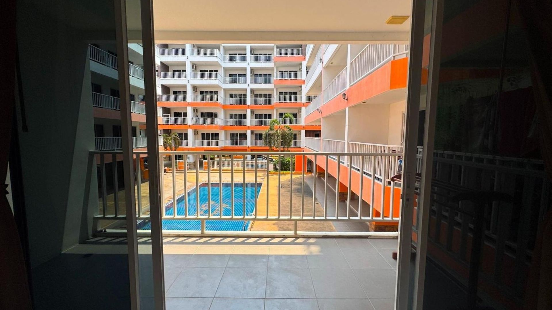 อพาร์ทเม้น Comfortable Pool-view With Balcony - Pratumnak, *