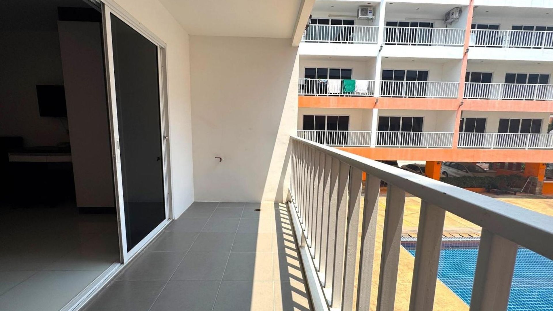 Comfortable Pool-view With Balcony - Pratumnak, อพาร์ทเม้น Pattaya