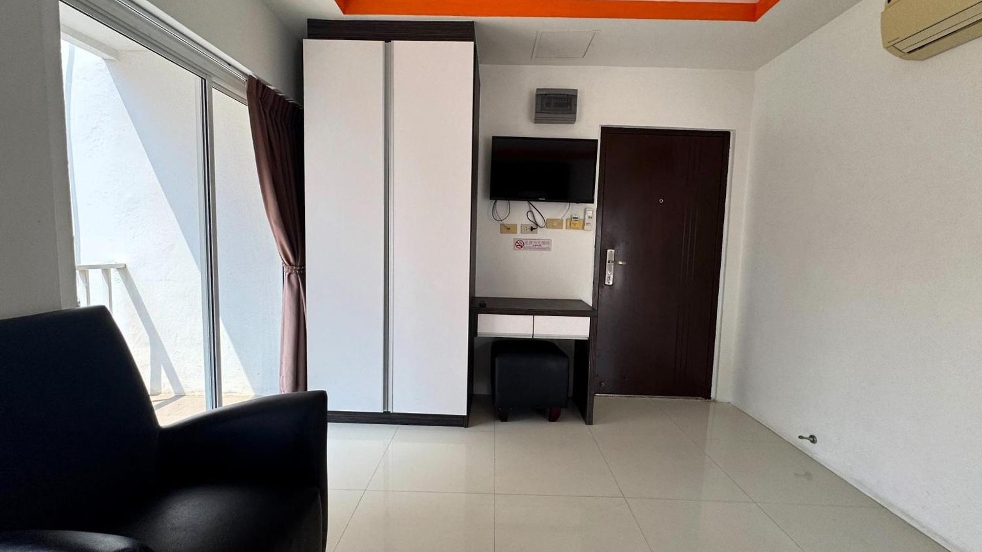 Apartment Bright Corner Pool-view With Balcony - New Nordic Vip 3, Pratumnak *