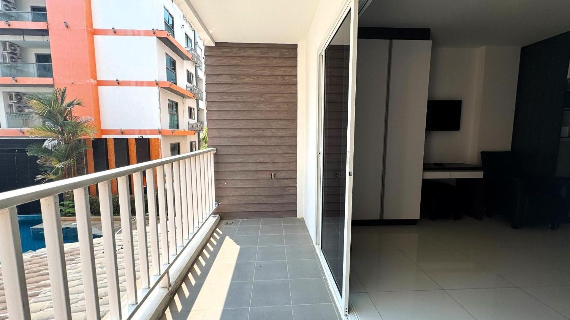 อพาร์ทเม้น Cozy Pool-view With Balcony - New Nordic Vip 3, Pratumnak *