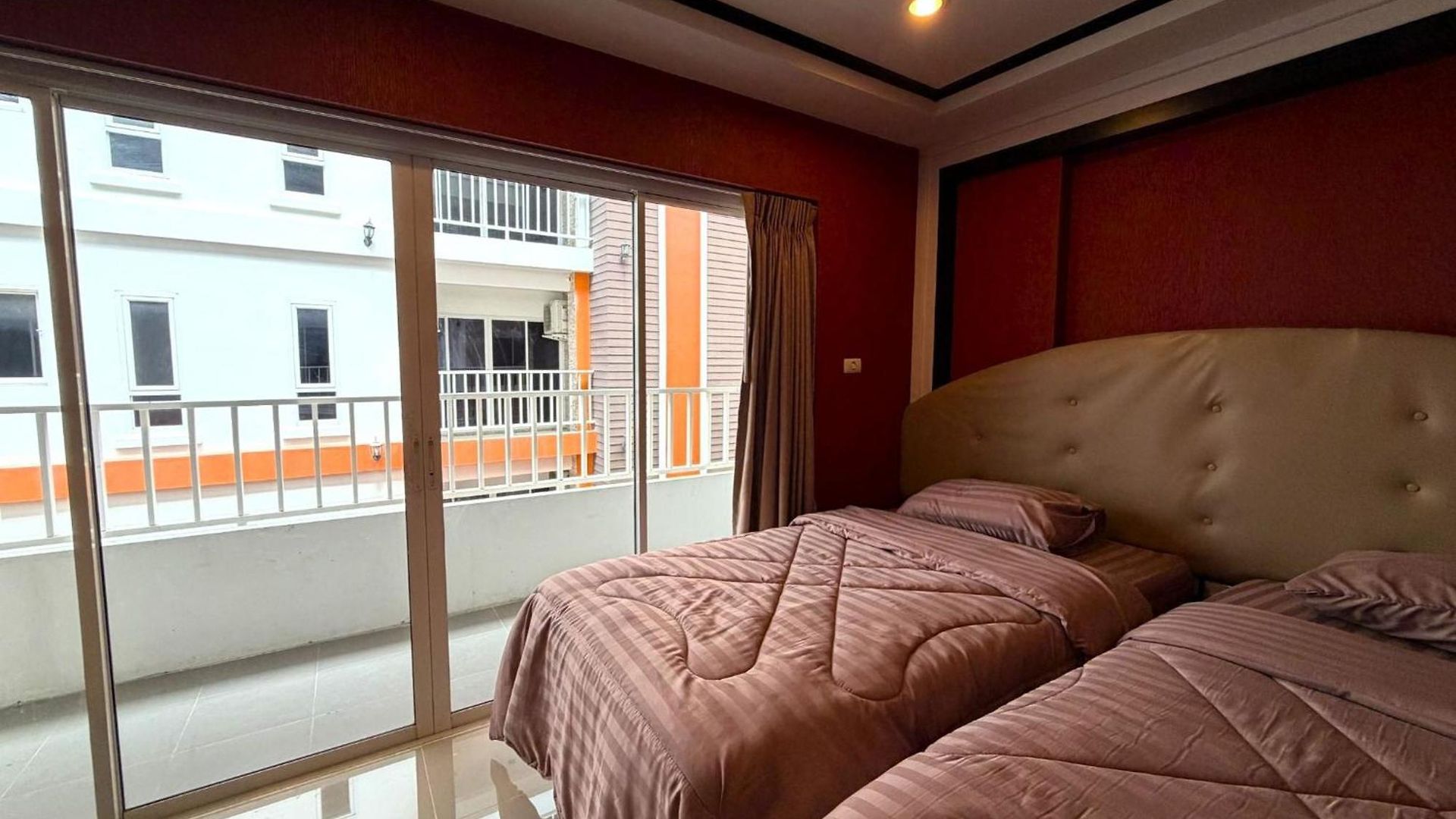 Modern With Balcony And Pool - Pratumnak Hill อพาร์ทเม้น