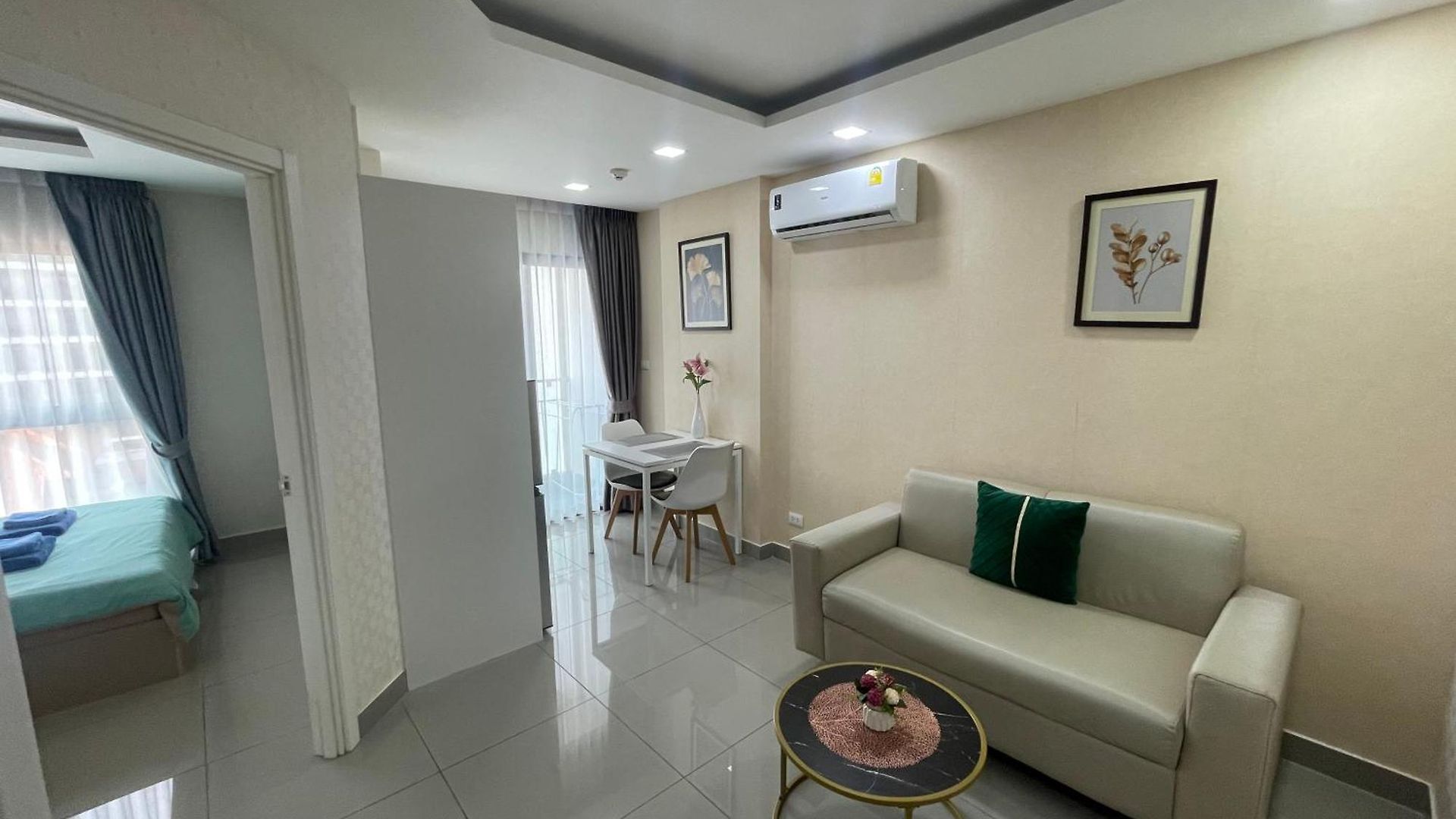 Cozy With Swimming Pool, Gym, Sauna, Great Location, Near Beach, Easy Transport - Guest Friendly