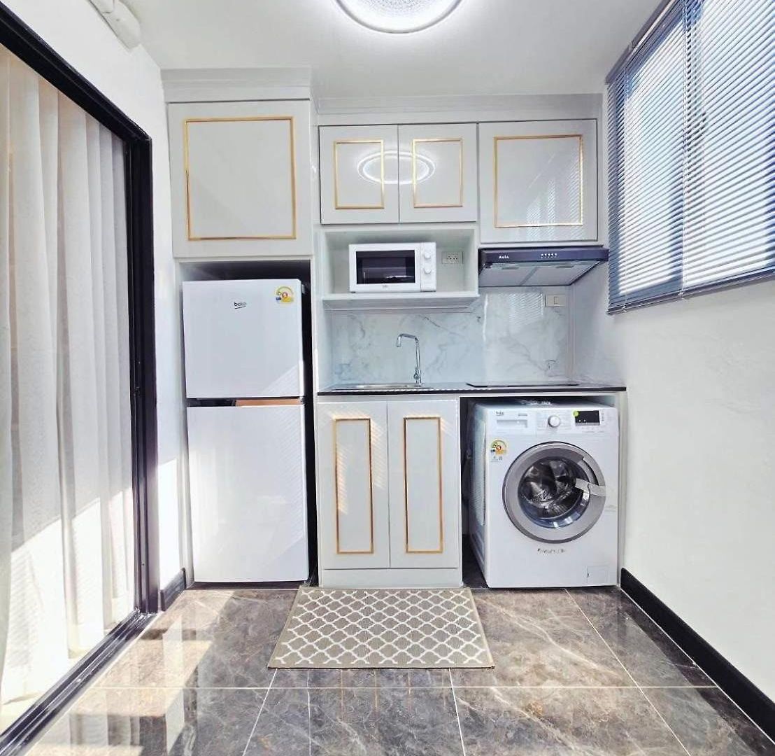 Apartment Mysterious House *