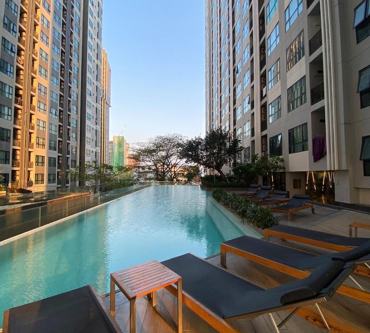 The Base - In Middle Town Apartment *