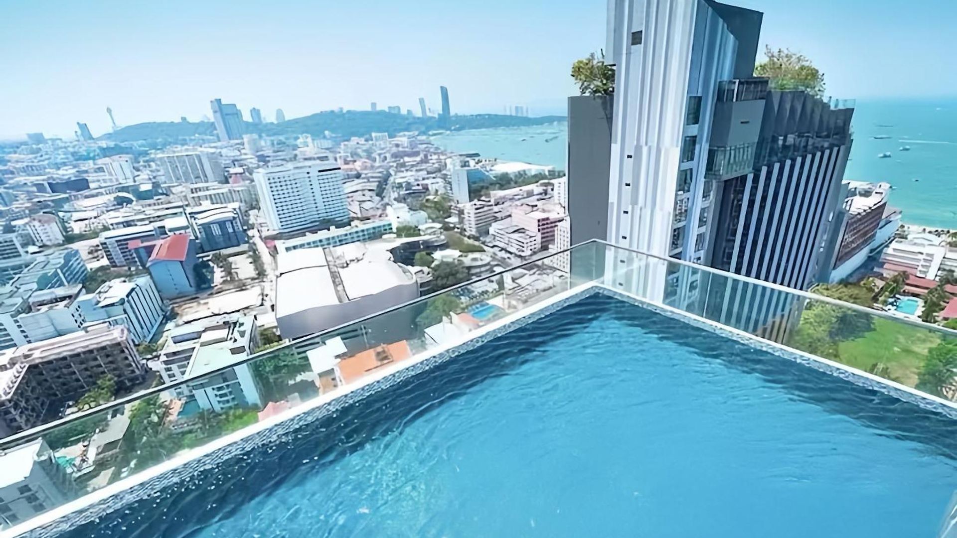 อพาร์ทเม้น The Base Pattaya