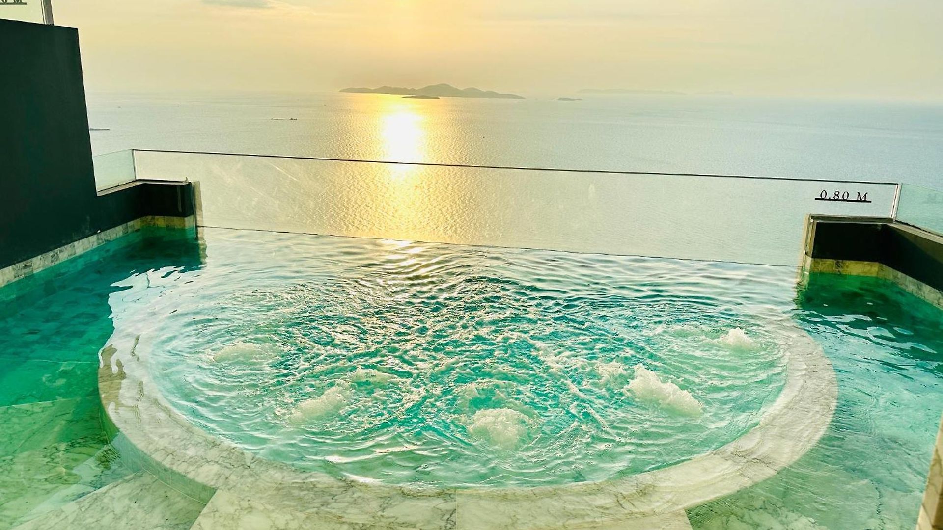 Ultra-luxury Sea View At Arom