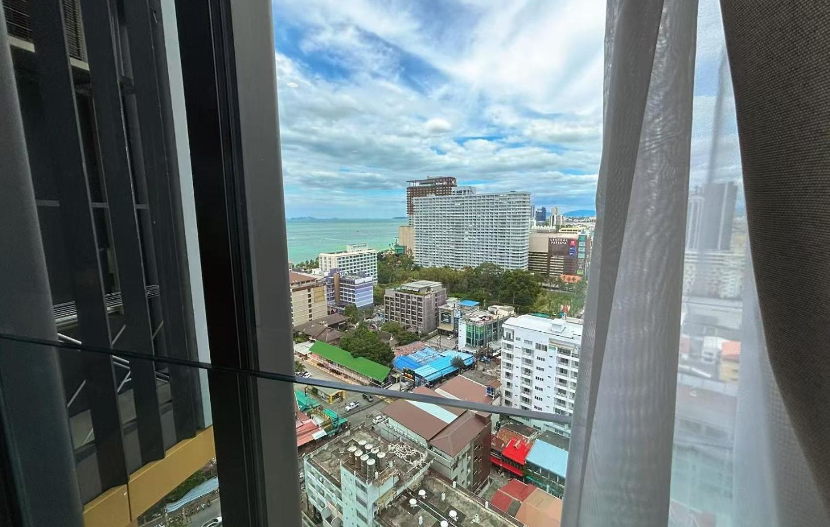 Edge Pattaya中心公寓 无边泳池 地标景观 海景房 *