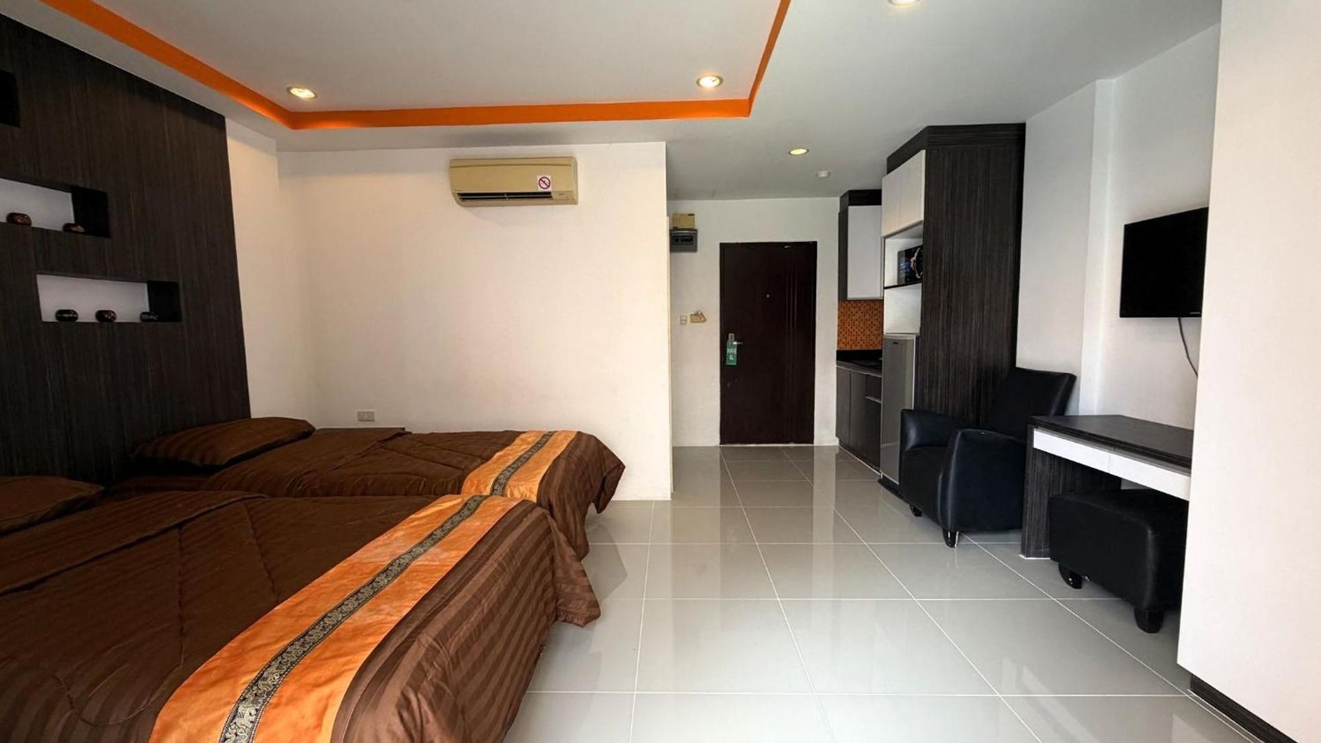 Apartment Pool-view With Balcony - Nordic Vip 3, Pratumnak *