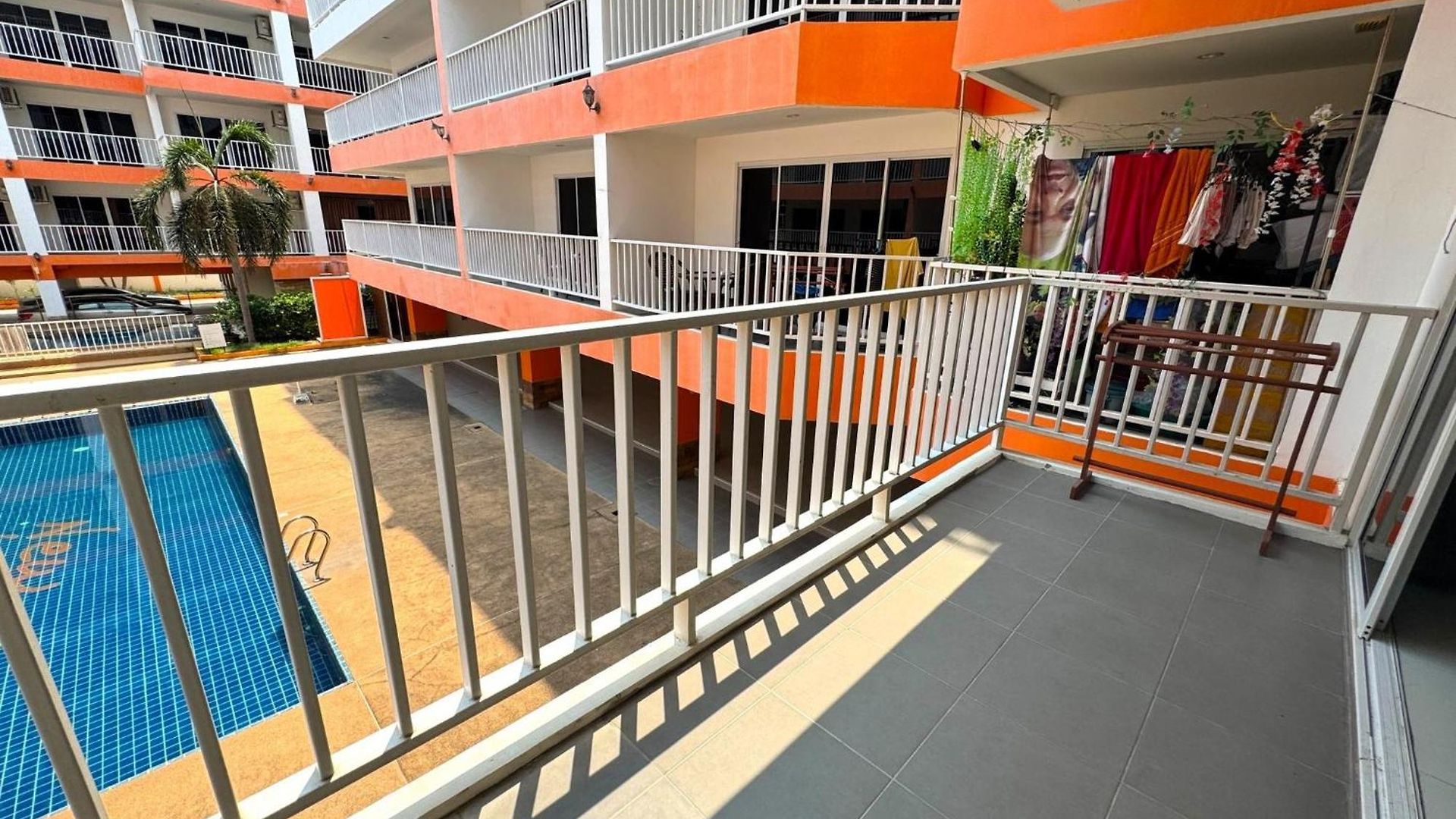 Comfortable Pool-view With Balcony - Pratumnak, อพาร์ทเม้น *
