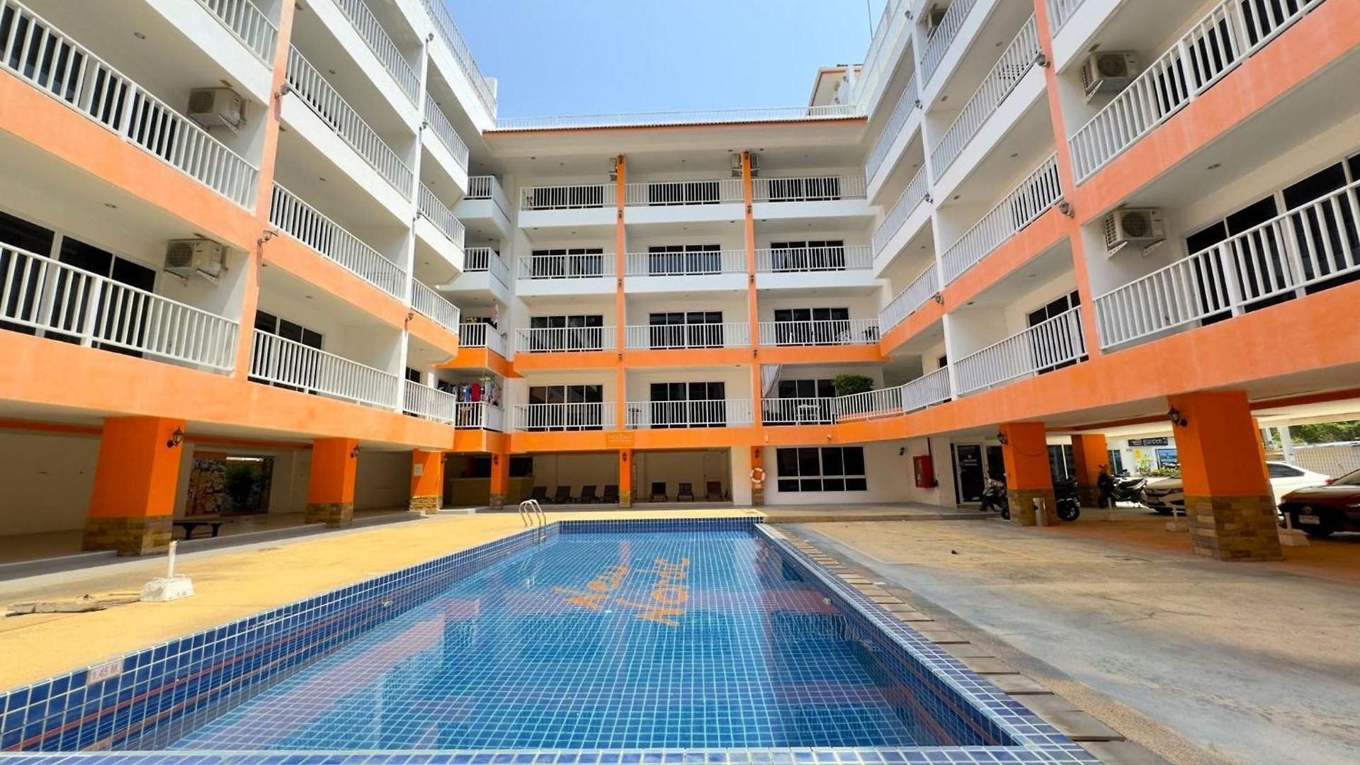 Pool-view With Balcony - New Nordic Vip 4, Pratumnak * Pattaya