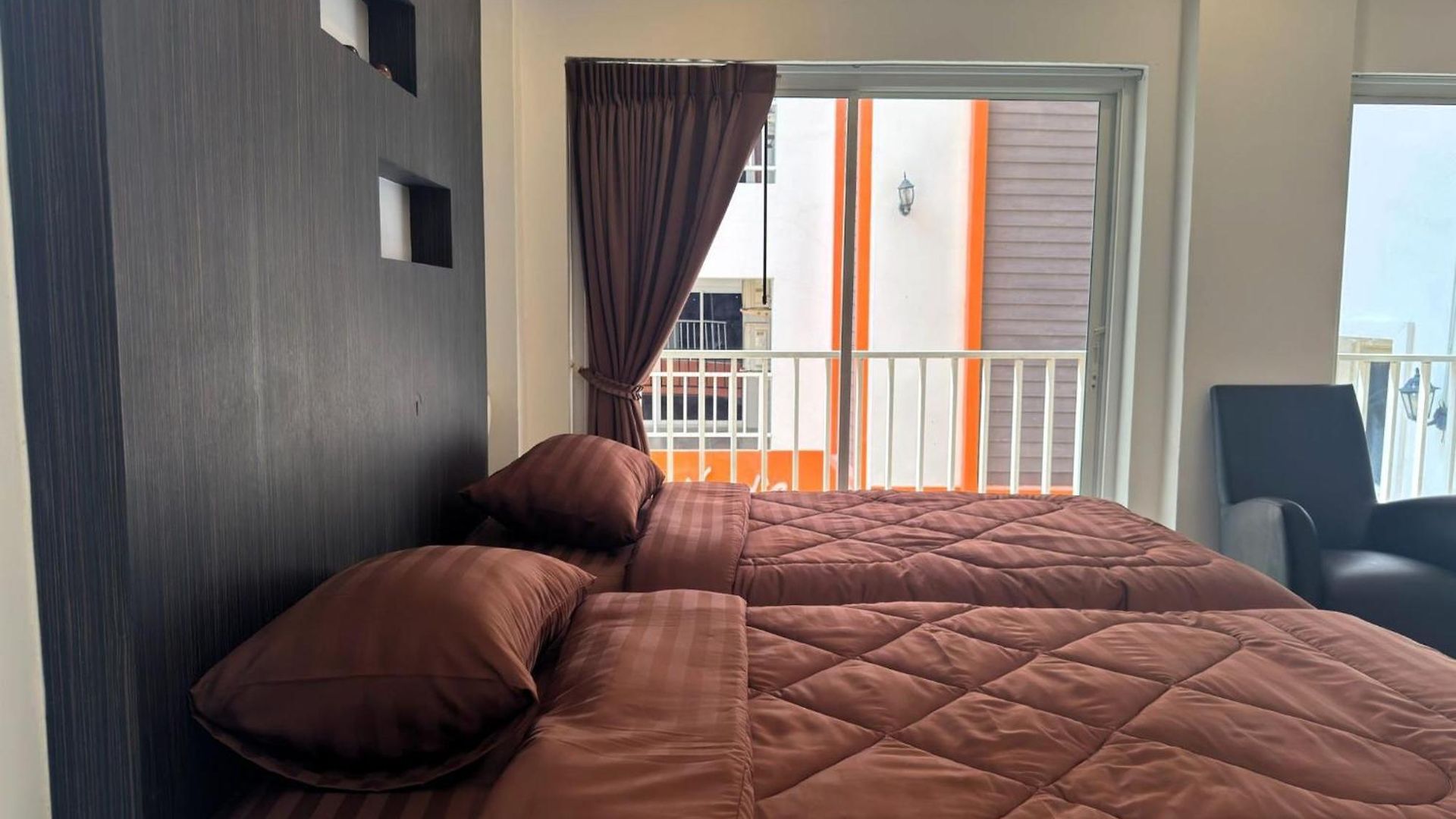 Apartment Stylish Pool-view With Balcony - New Nordic Vip 3, Pratumnak *