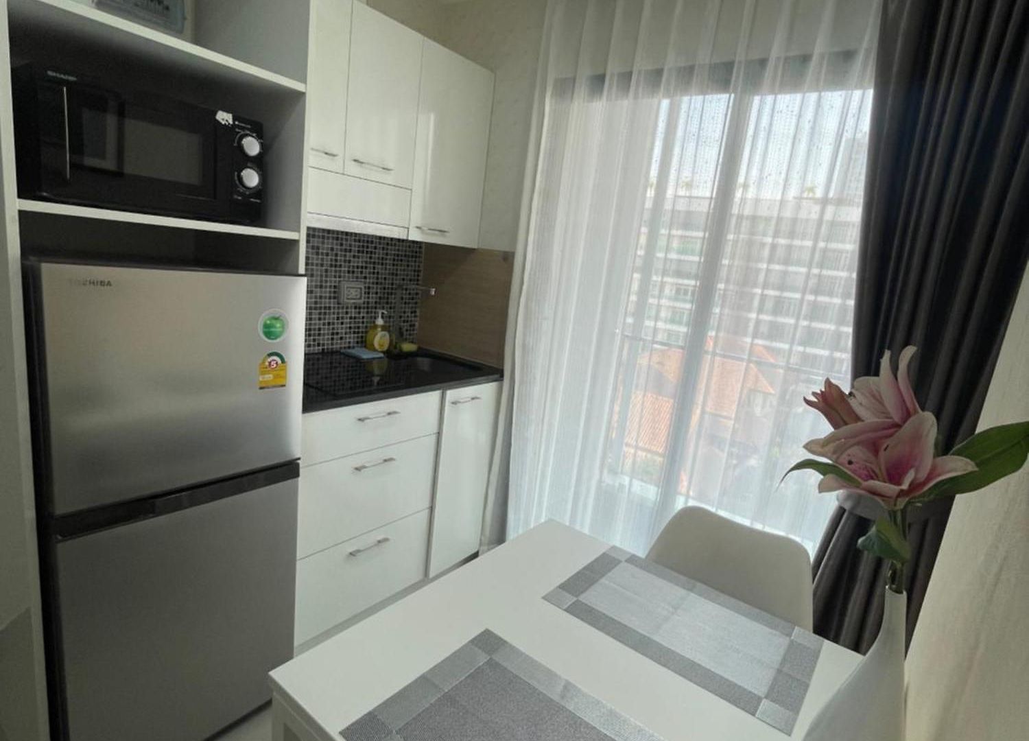 Cozy With Swimming Pool, Gym, Sauna, Great Location, Near Beach, Easy Transport - Guest Friendly